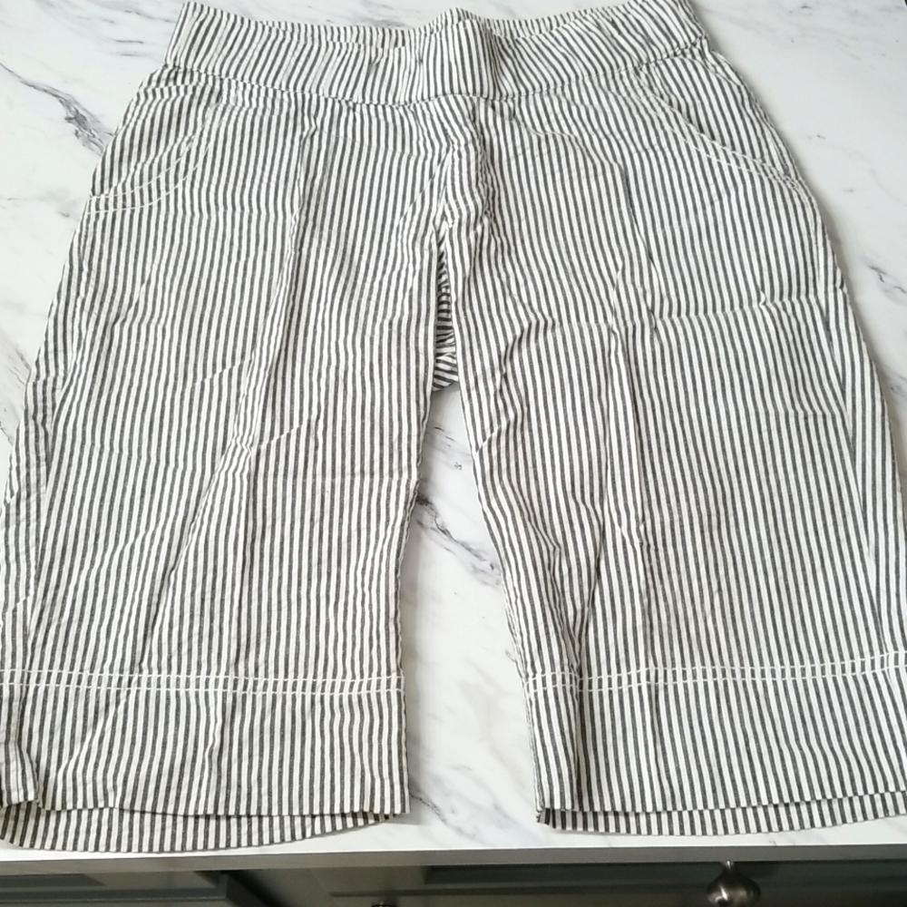 Oh Baby Women's maternity cuffed capris size small